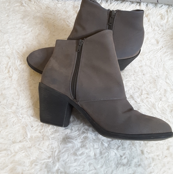 Blowfish Malibu grey faux leather ankle boot with buckle accent size 10 - Picture 4 of 12
